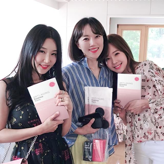  近照|61岁“少女脸”奶奶近照被扒！看完这张脸，6亿直男在线表白：美得太犯规！