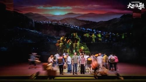 真实|聚齐谷智鑫、凯丽、何炅、万茜等大腕的剧，却没有一个明星光环