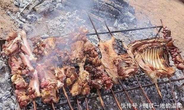 朋友|请几个朋友吃饭,只点了4串烧烤,最后还有剩下的!