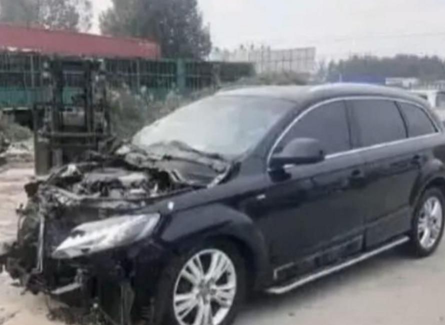 车主|亲戚借奥迪半天撞报废,车主索赔被回怼:你那么有钱,再买一辆