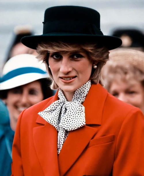 着装|戴安娜王妃着装高清美图大赏，驾驭八九十年代穿搭，引领今日潮流