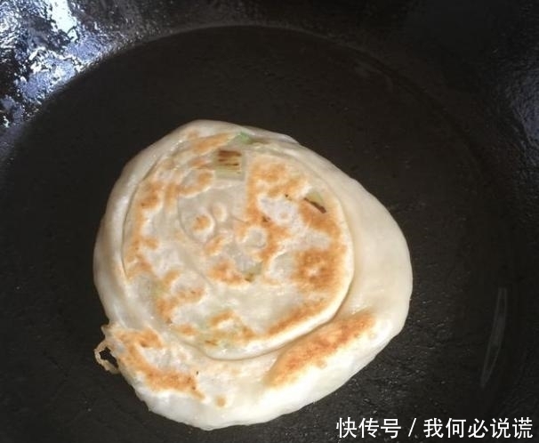 做成|白萝卜切成丝,做成饼,一口气吃5个,连挑食的孩子也大呼过瘾!