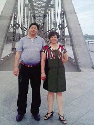 女子|何荣锋：年少差点饿死街头，一女子给他30块，如今他用百万来报答