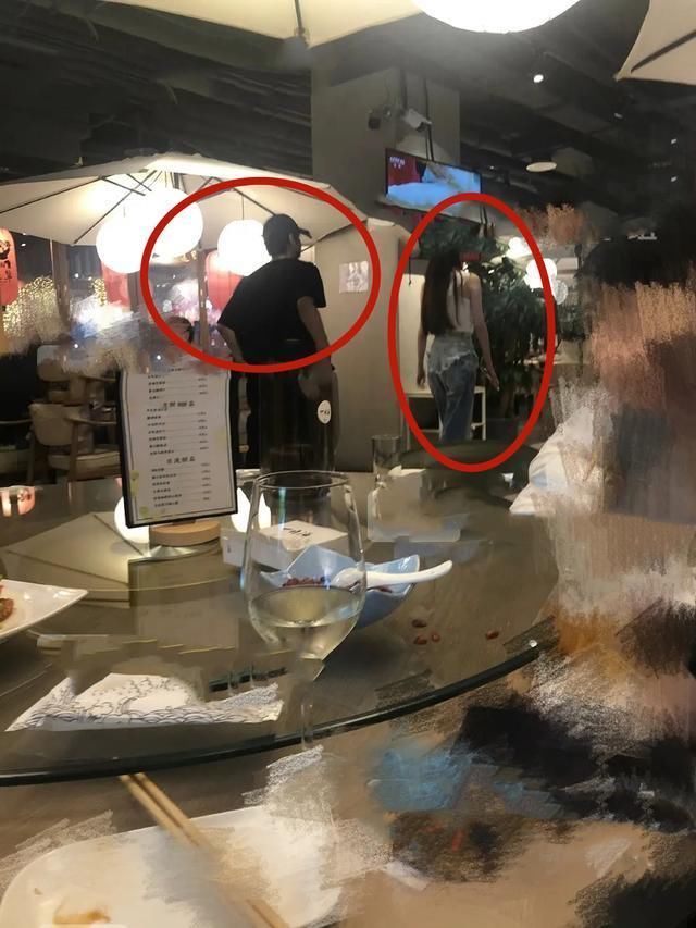 付钱|95后爱豆被曝七夕约饭靓妹，一顿4千多女生付钱，直播称吃霸王餐