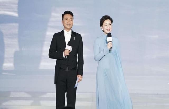  离开|央视主持人相继选择离开，究竟是生活所迫还是新的人生追求？