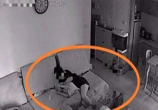 孩子|父亲约谈女儿早恋男友;街头手持菜刀将其按倒在地;家长如何应对孩子早恋