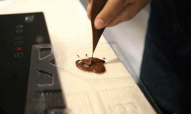  些巧克|吃多年巧克力才知道，上面的凹槽有啥用，一直以为是方便掰巧克力