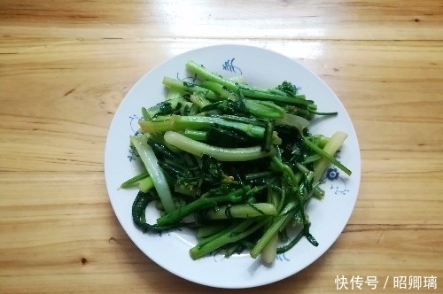 鱼头|半小时做4个菜,娘俩吃到肚子滚圆,婆婆:这样下去可不行