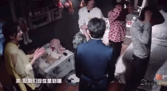  偶像|综艺史上最怂嘉宾，邓伦偶像包袱沉重，比杨幂还爱照镜子的男人