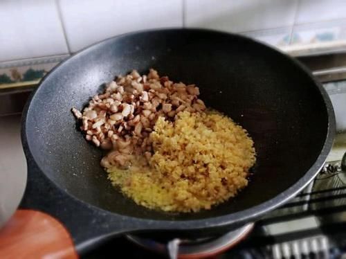  清新|春天的野菜是大自然的馈赠，一款鼠曲草青团，感受清新的美好