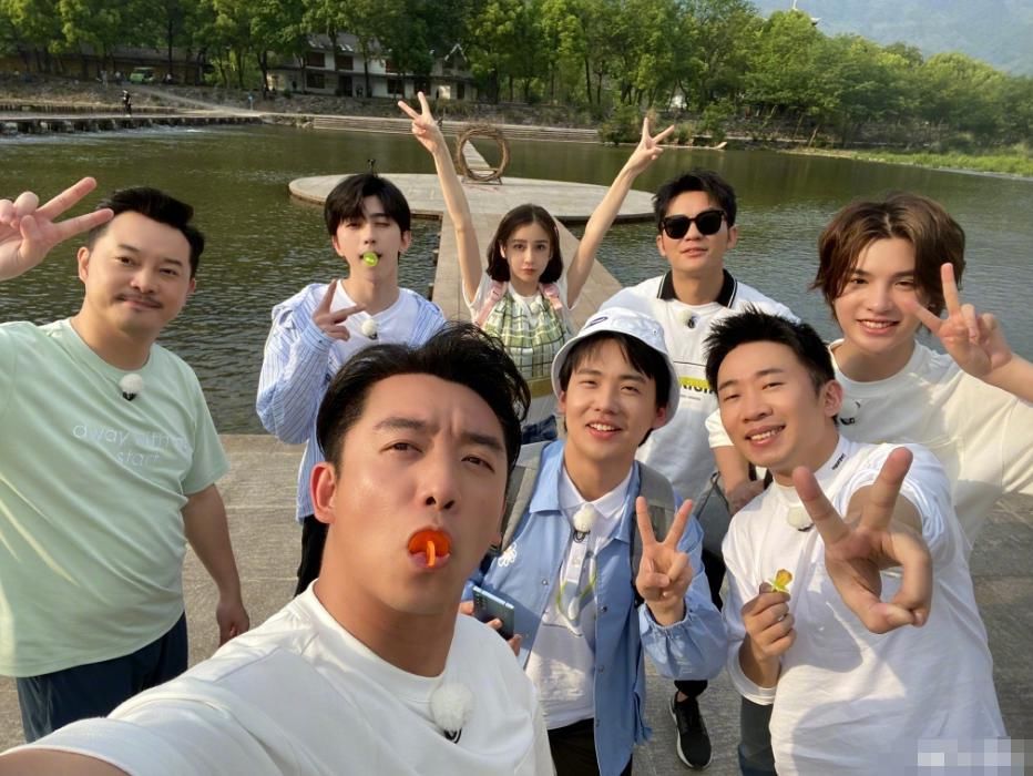  杀青|《奔跑吧》第八季正式杀青，蔡徐坤郭麒麟成新团宠，表现得到肯定