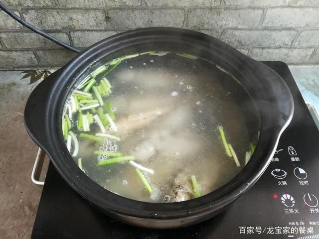  腥味|熬鲫鱼豆腐汤，直接下锅就错了，多做一步，鱼汤浓白没腥味