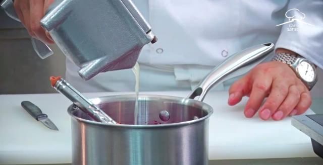  口感|夏天不能少了冰淇淋，蓝莓冰淇淋制作方法了解一下