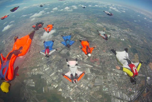  飞行|从腾云驾雾、轻功到“翼装飞行”，有机会像老鹰一样在天空中滑翔