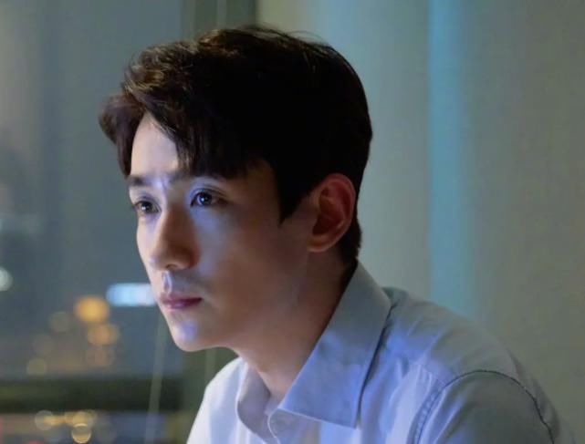 看起来|当流量男明星也太容易了?《亲爱的自己》朱一龙赘肉多有点“肥”