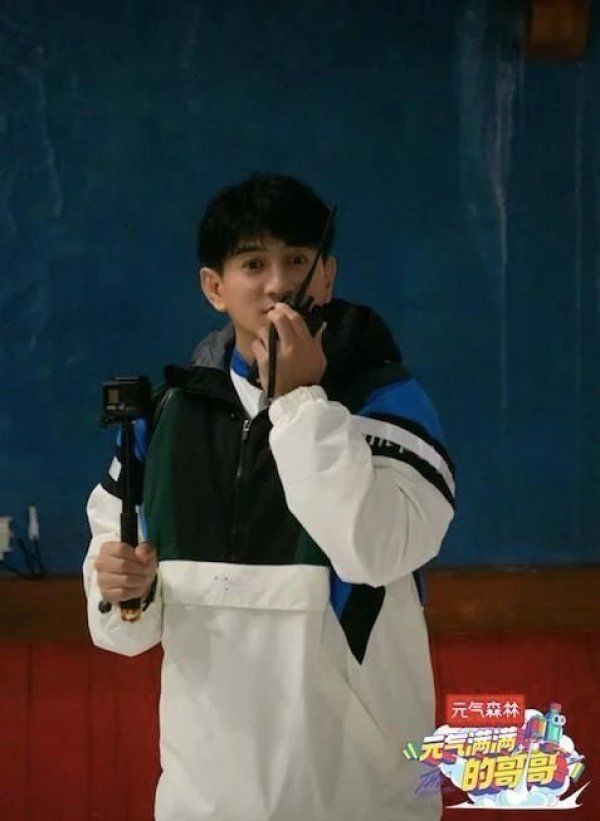  重返|让杨洋重返真人秀的《元气满满的哥哥》，这期去冰雪世界捉迷藏了