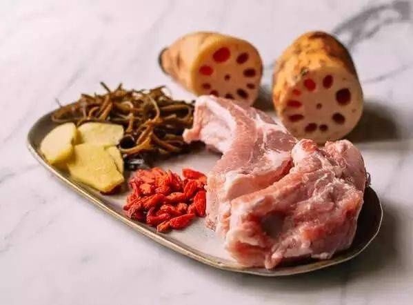 排骨汤|美食 | 莲藕排骨汤,煲一次,爱一次