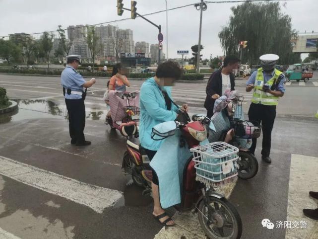 济阳|济阳交警持续整治非机动车交通违法行为！