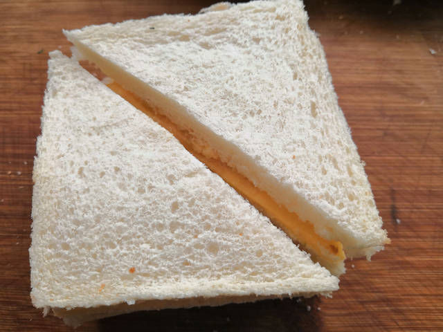  吐司|令孩子着迷的早餐，水果馅、蛋奶皮，不放糖自然香甜，3分钟搞定