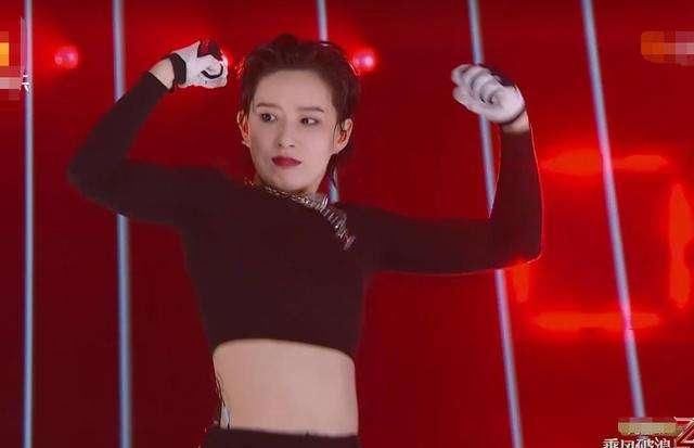  节目组|《姐姐》金晨郁可唯全程陪跑，蓝盈莹成炒作工具人，节目组太现实