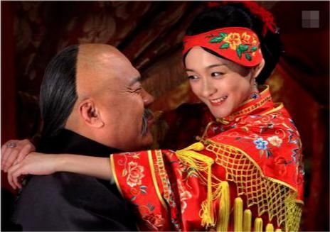 怀孕|袁世凯去世１３年，六姨太怀孕，孩子是袁家的，她却不敢生下