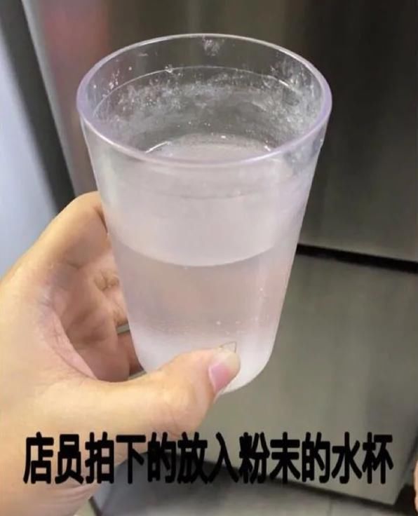  警方|女子遭男同伴杯中下药，幸被好心店员所救！警方已介入