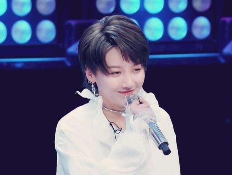 刘雨|C位内定?总决赛还没结束,某品牌官博就祝贺刘雨欣得了第一名!