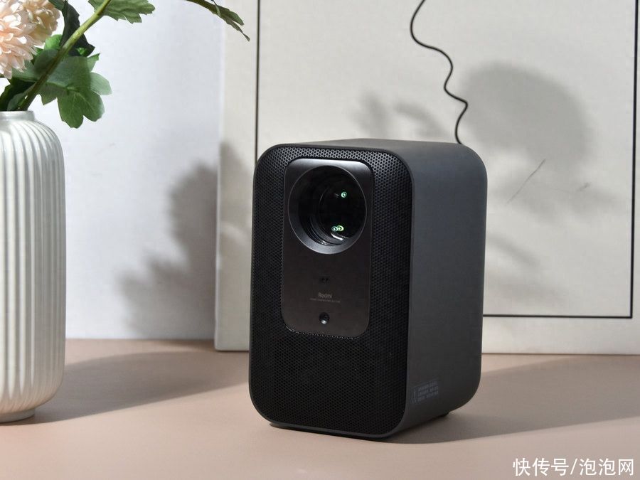 Redmi投影仪2Pro上手体验：无感对焦+无感校正，省心好用！