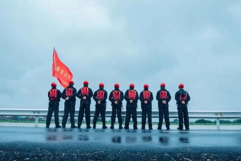  收下|【超燃】这组防汛图请收下！