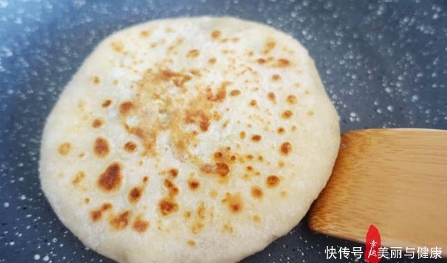 鸡蛋|三种不同的鸡蛋饼,制作方法各异,您更喜欢哪一种