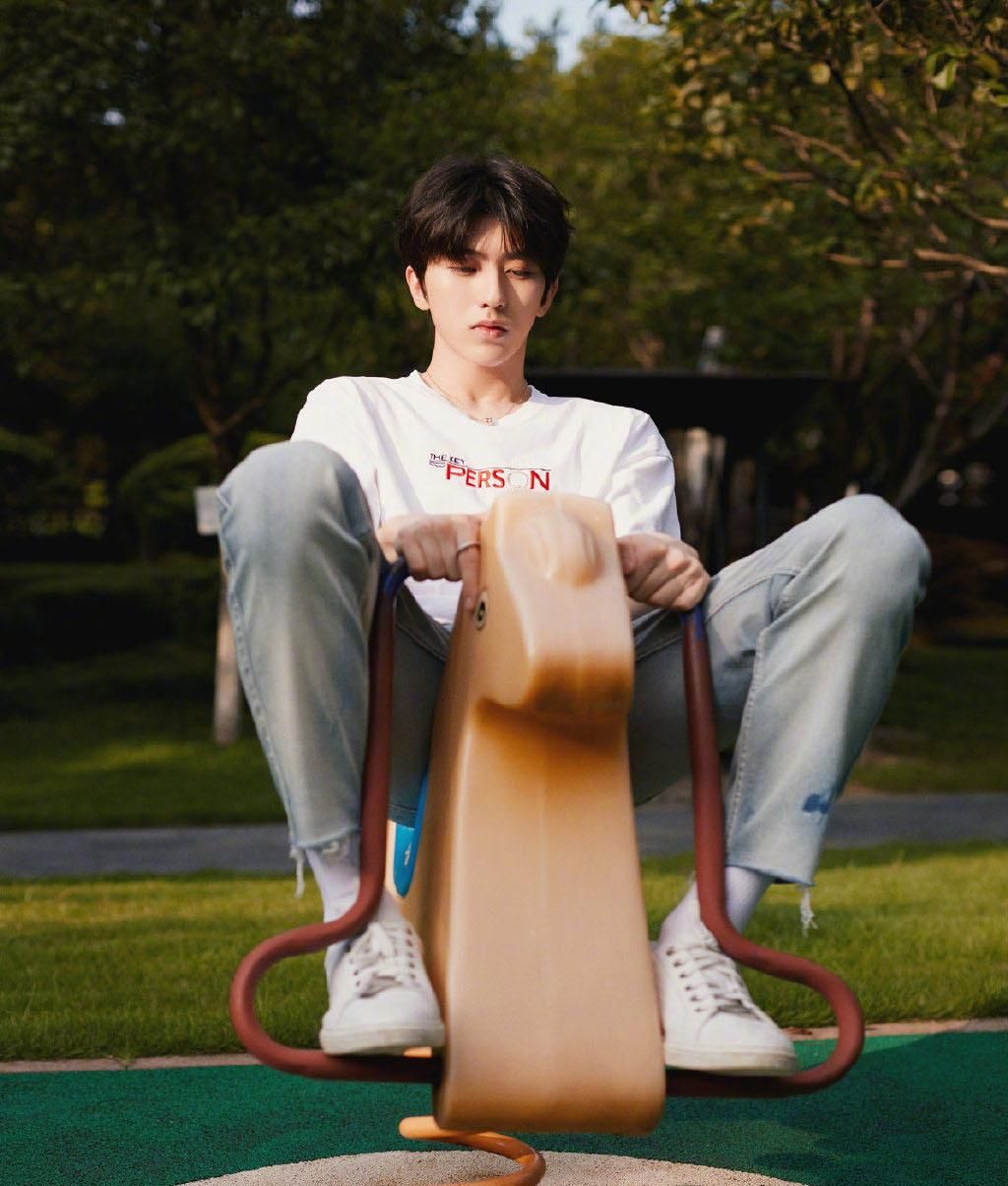 走下坡路|华语乐坛在走下坡路,抄袭和口水歌成主流,华晨宇和邓紫棋成希望