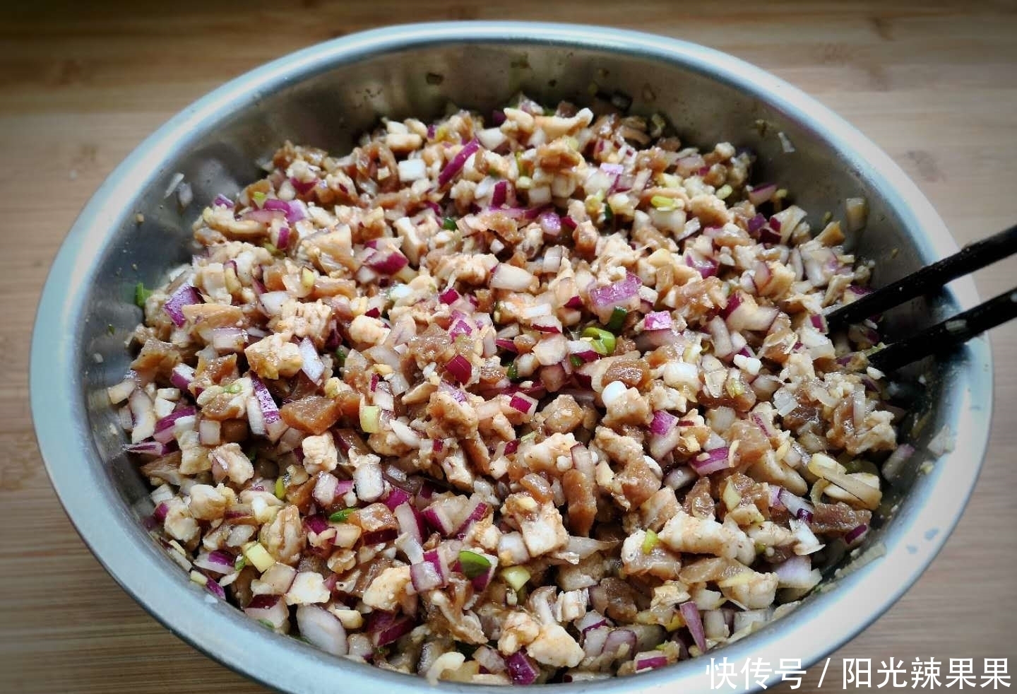 香味|秋要多吃这馅包子,营养丰富,鲜香味美,我家一周吃5次都不腻!