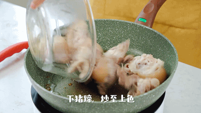 这一|入秋就爱这一锅话梅猪手,简单煮煮就搞定!吃一口胶原蛋白满满!