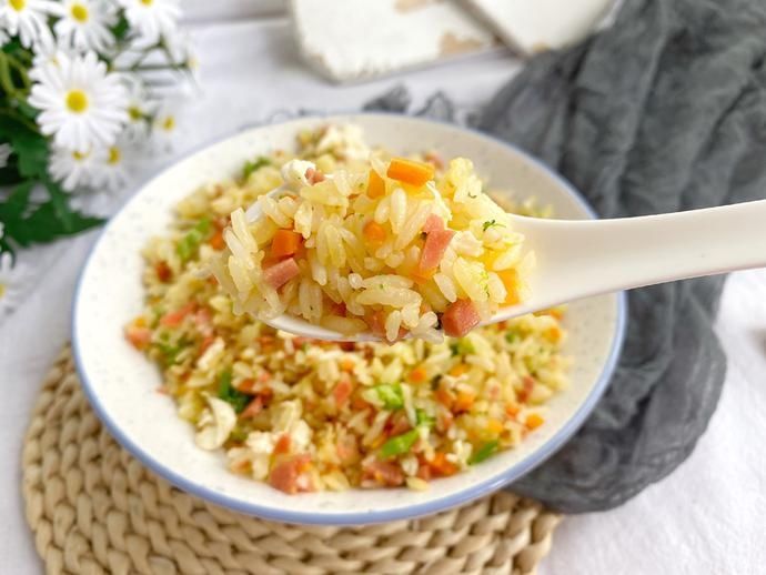  米饭|如何做出粒粒金黄的蛋炒饭？大厨手把手来教你！秘诀其实很简单