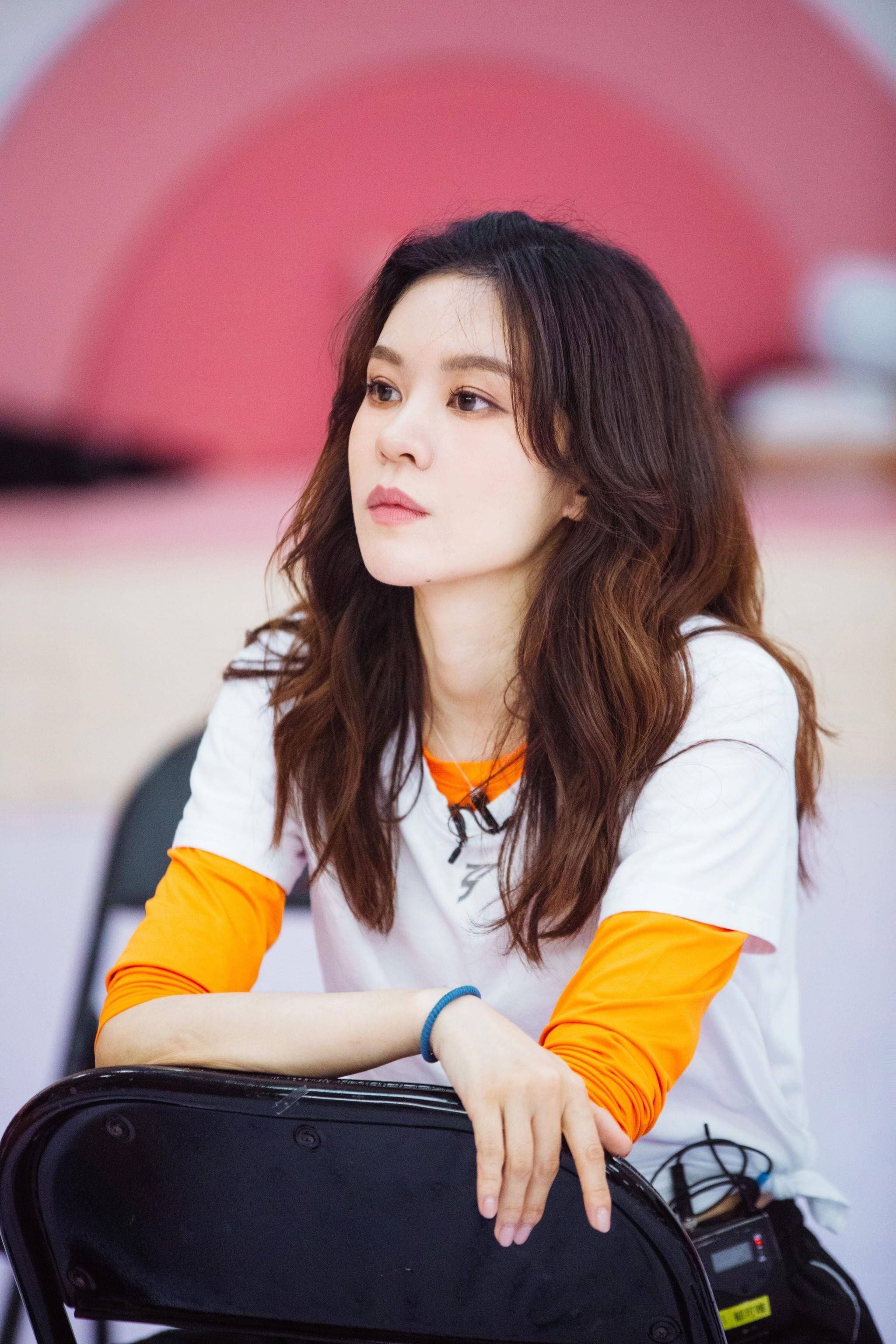  宁静|《浪姐》郁可唯被宁静推当队长 椅子舞引全场尖叫