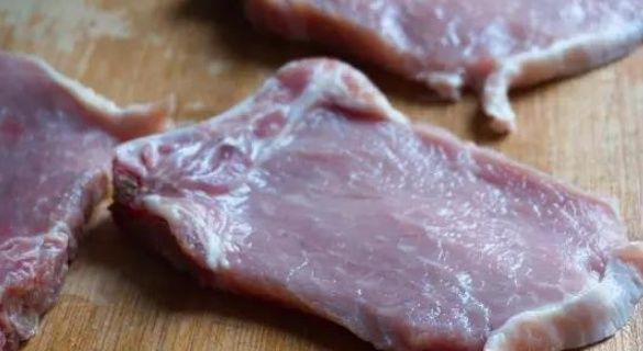 汁水|特色经典黄金炸猪排,外酥里嫩汁水紧锁,蘸上辣酱油,直咽口水