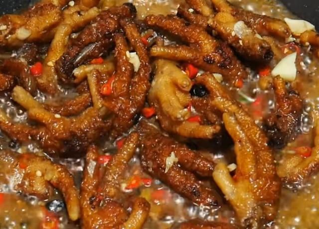  入适量|“虎皮鸡爪”这样做，软烂入味，好吃不腻，并伴有淡淡的清香味