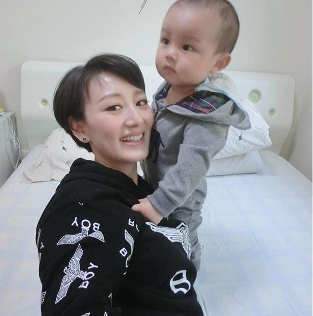 家里|参观李好如今住的豪宅,当了20年的主持人,家里还有旋转楼梯