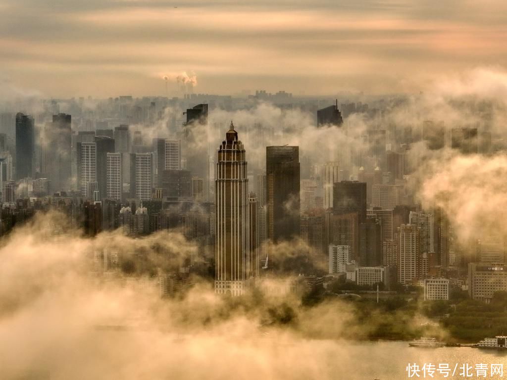 新华视界 | 雨后武汉 如梦如幻