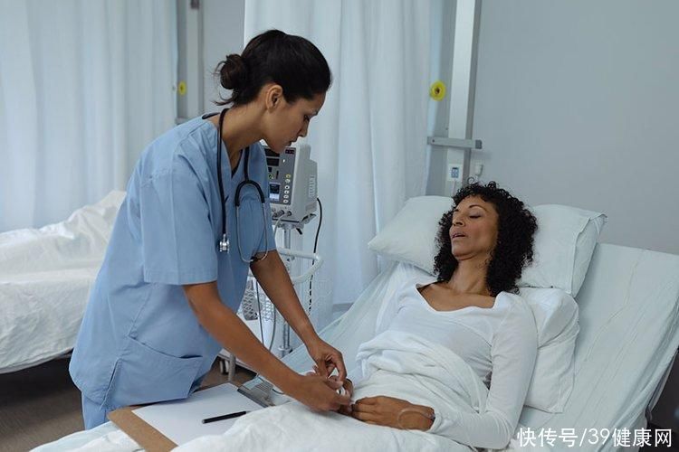 肾衰突然尿多了是怎么回事(肾衰来临，小便知道？提醒：小便出现3种异常，可能是肾衰信号)