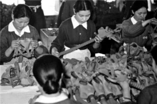 广岛和长崎|为什么说原子弹下无冤魂？看看当时的日本女人在干啥，你就明白了