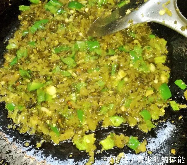 绝配|酸菜炒魔芋豆腐,简直就是酸爽中的绝配,保证你吃的都停不下来