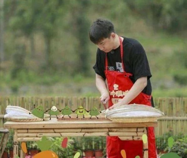  曝光|《向往4》曝光黄磊厨艺作假，看清冰箱食材后，网友：懒得装了！