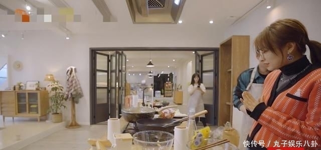  家族|吴昕在节目中下厨，虽然动作生疏，但是快乐家族其他人的反应却