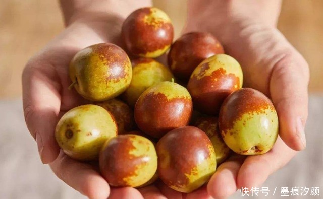 买到|鲜枣大量上市,买枣时,选红的还是选大的牢记3点,买到甜脆枣