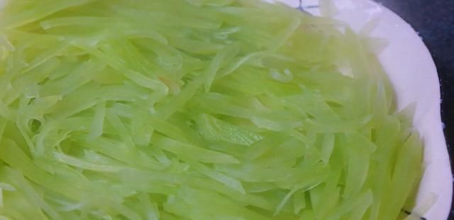 金针菇|大厨教你莴笋金针菇做法,越吃越上瘾,简单清淡,适合家常