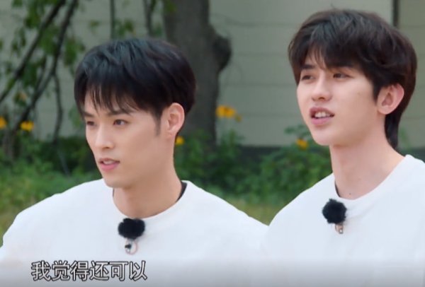  泥水|《奔跑吧》最不怕脏的嘉宾，玩游戏全程趴在泥水里，比郑恺还狠