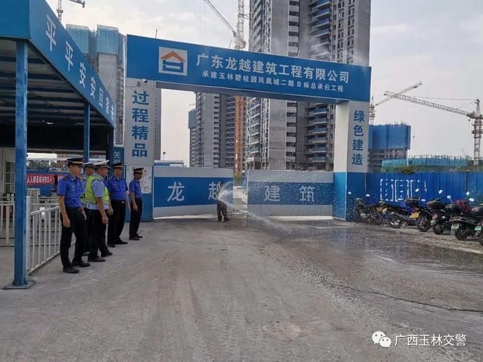 攻坚战|四城同创丨玉林交警全力以赴打好“创城”攻坚战