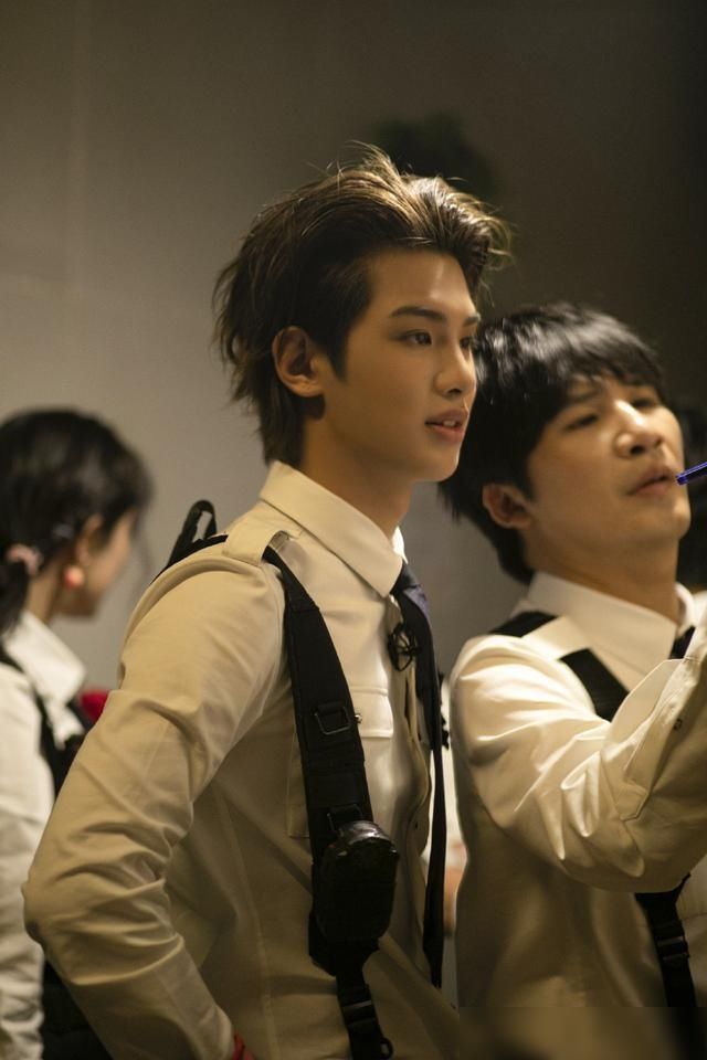  拉住|灭灯前杨幂下意识拉住了他，看他的反应，杨幂果然没看错人