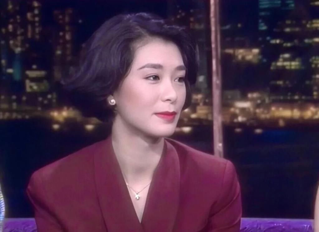  质疑|被质疑整容、被揩油......巨星们都爱去的综艺玩这么大？